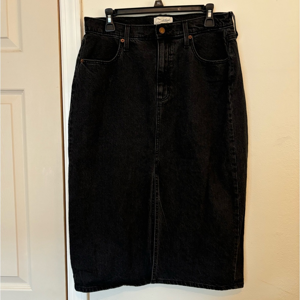 UNIVERSAL THREAD MIDI SKIRT !